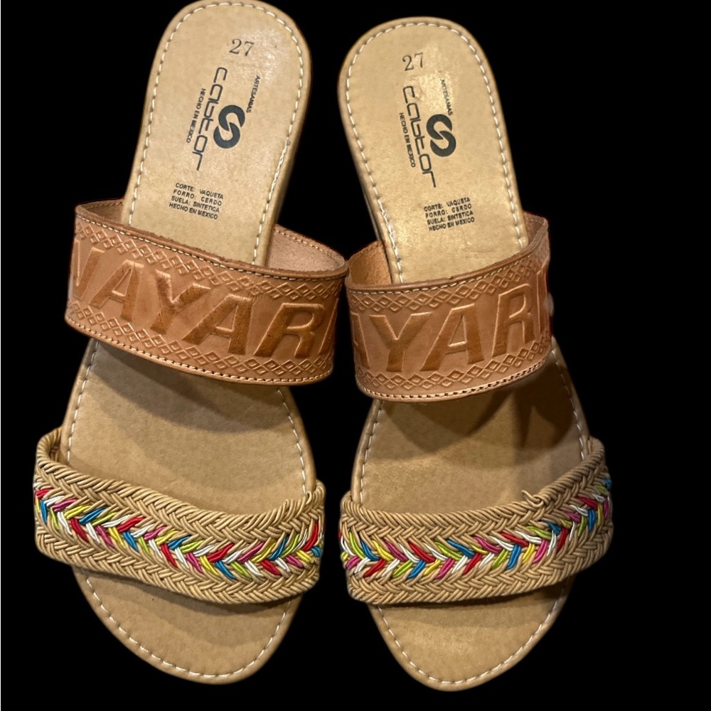 NWOT Artesanal made in MEXICO NAYARIT Colorful Sandals with‎ Tan Accents